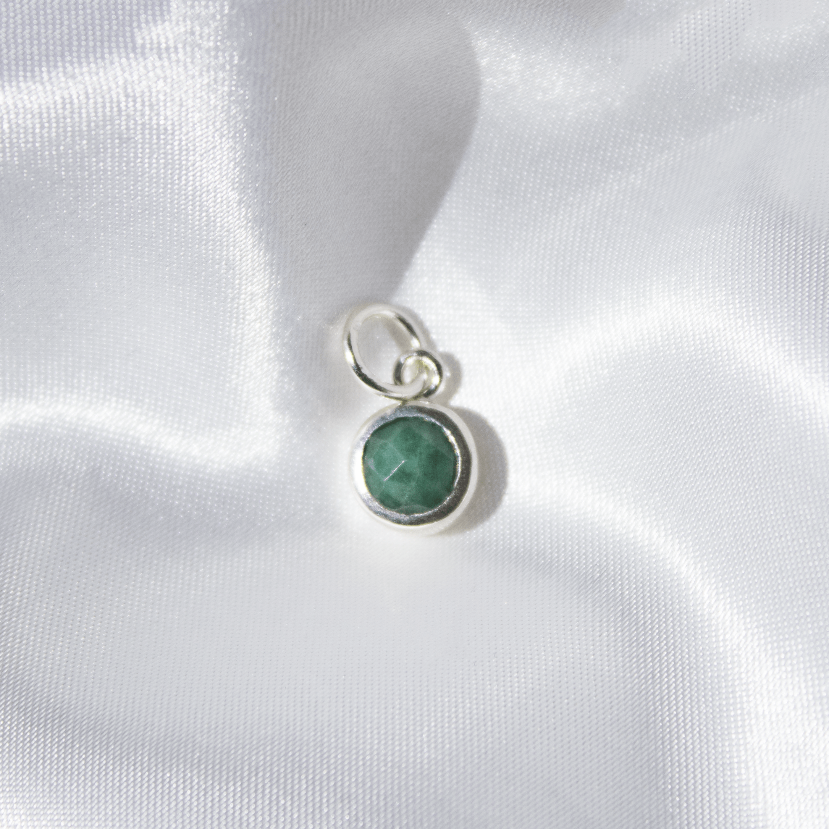 Dije Gema Raiz de Esmeralda